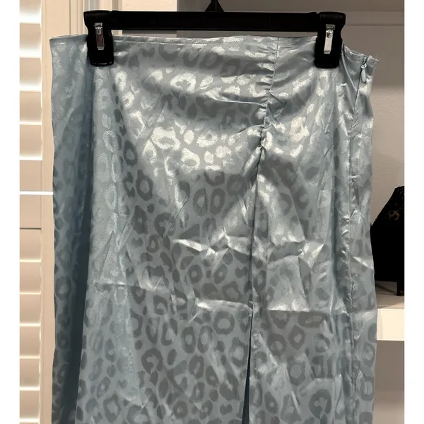Something New Women's Mia Leopard Print Satin Blue Skirt Side Slit M NWOT - Image 3