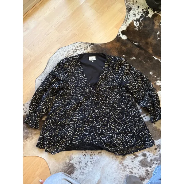TUCKERNUCK Nightly Organza Easton Blouse Size Medium‎ 3D - Image 2