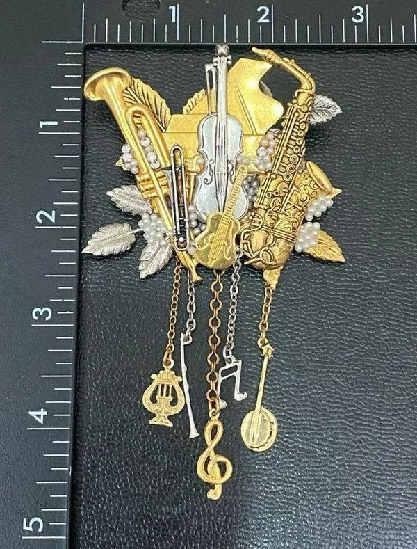 Vintage Musical Instruments Music Theme 3D Brooch 36.6g - Image 15