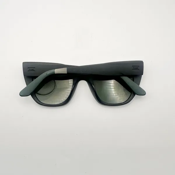 Toms Traveler Collection Sydney Matte Black Cat Eye Green Lenses Sunglasses - Image 6