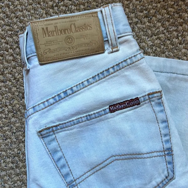 Vintage Marlboro Classics light wash, high waist cigarette jeans - Image 11