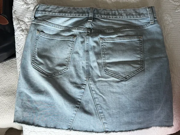 Gap 1969 Denim mini skirt light wash frayed hem - Image 7
