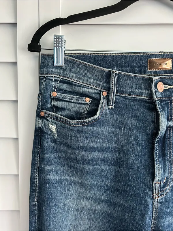 Mother | the insider crop step chew jeans in dancing on coals wash - Image 6