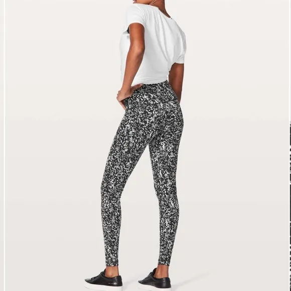 LULULEMON Wunder Under Super Hi-Rise‎ Legging 28" Chirasu Black Size 4 Spotted - Image 2