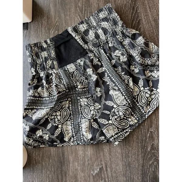 Free People Size Small The Way Home Black White Bandana Paisley High Rise Shorts - Image 5