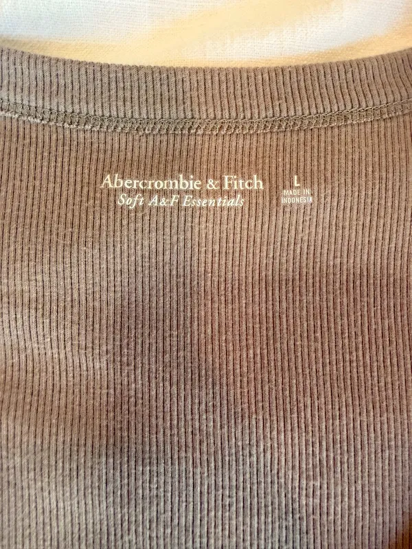 Abercrombie & Fitch Women’s Large Taupe Ribbed Scoop Neck Long Sleeve Top - Image 2