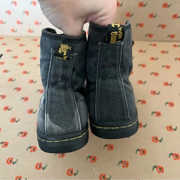 ✨ Dr.‎ Martens Doc Martens Women’s Black Gray Canvas Shoes 7 - Image 5