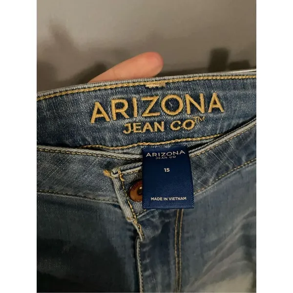 Arizona Jeans Light Wash Cuffed Denim Jean Shorts Size 15 - Image 5