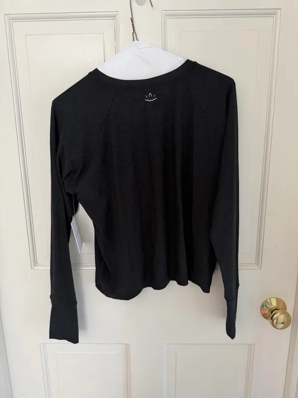 Beyond Yoga Dark Long Sleeve Activewear Top — XS NWT - Image 6