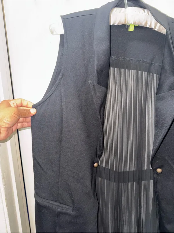 Tailored Sleeveless Black Vest with Notch Lapel - Image 2
