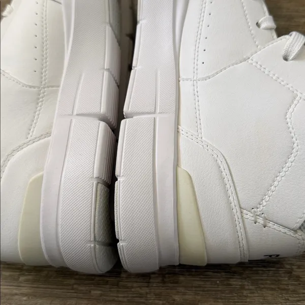 Women’s On The Roger Clubhouse Mid Size 8.5 - Image 4
