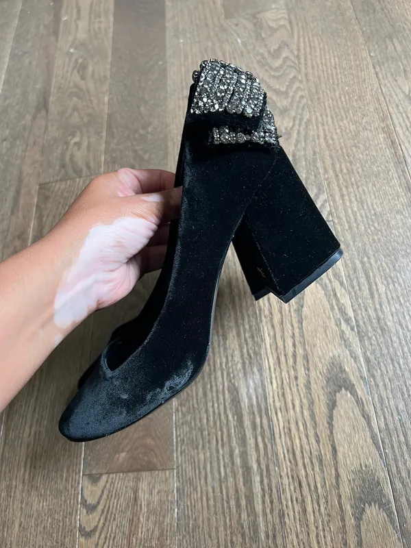 Tory Burch Josephine Black Velvet Block Heel Pumps with Crystal Bow size 6.5 - Image 3