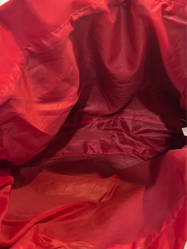 Yankee Candle Quilted Nylon Tote Red - Image 6