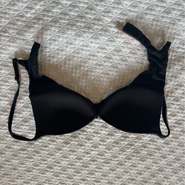 Victoria’s Secret Black No-Wire 32D Bra - Image 2