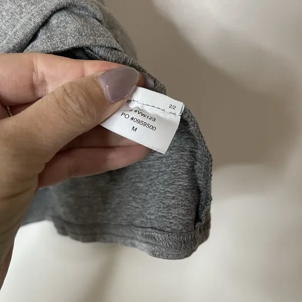 VUORI gray crew neck workout athletic tank top size medium - Image 4