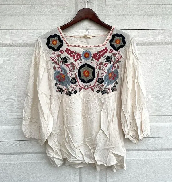 Entro Women’s Shirt Blouse Beige Floral Embroidered 3/4 Sleeve Medium - Image 2