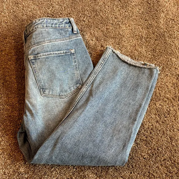 Vervet Casual Distressed Boyfriend Jeans in Light Blue - Image 5