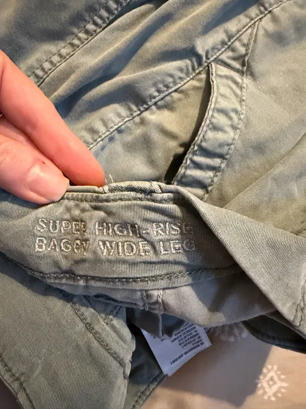 American eagle army green cargo pants size 12 long  - Image 6