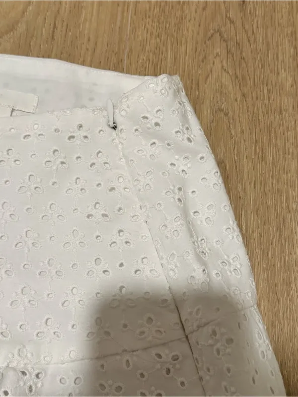H&M NWOT White Eyelet Cotton Blend Mini Skirt - Image 4