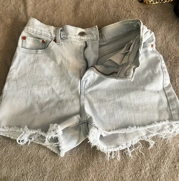 Levi’s 501 Shorts Denim High-Rise Light Wash - Image 2