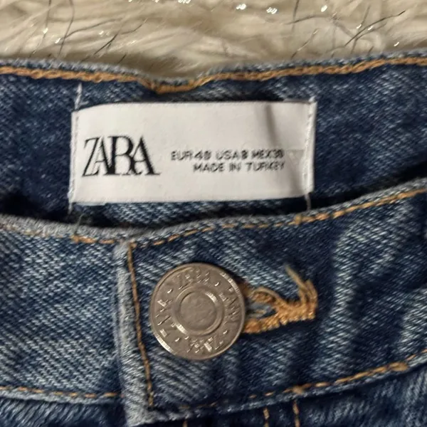 Zara‎ Blue Medium Wash Women’s Wide Leg Raw Hem Jeans Size 8 - Image 5