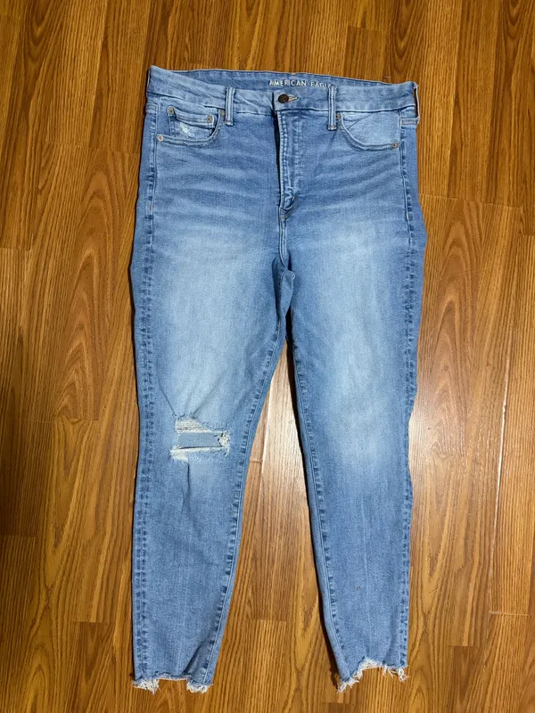 NWOT American Eagle distressed super high-rise jegging stretch light wash 14. - Image 2