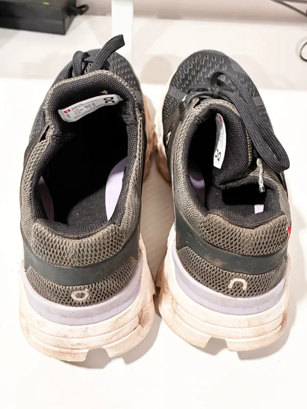 On Cloudswift Women’s Size 6.5 Black Running Shoes Lace Up Athletic Sneakers - Image 4