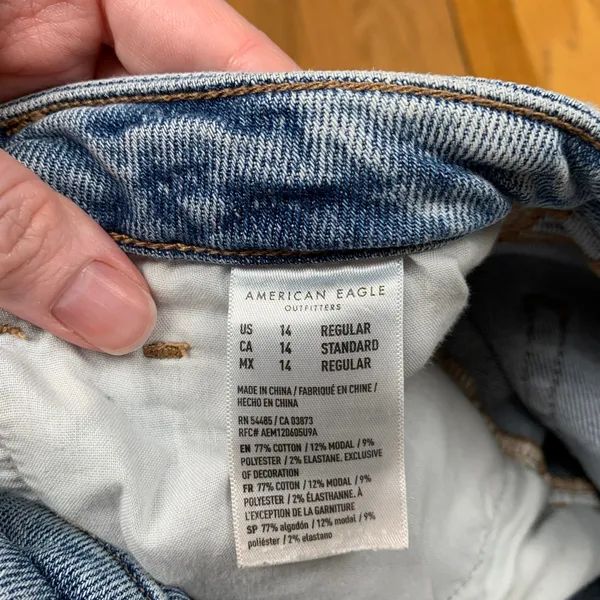 American Eagle Women Mom Jean Light Wash Distressed Ripped Denim Size 14 Regular - Image 9