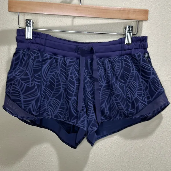 Lululemon Pretty Palm Size 6 Hotty Hot Shorts - Image 5