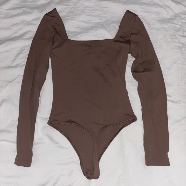 Aritzia Babaton Long Sleeve contour Bodysuit - Image 2