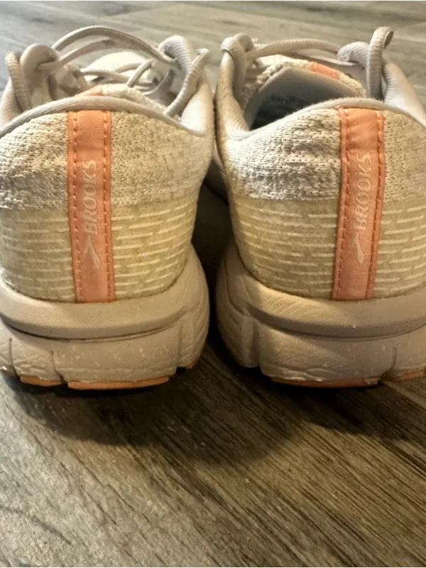 Brooks Signal 3 Womens 8 Running Sneaker White Oyster Tropical Peach Athleisure - Image 3