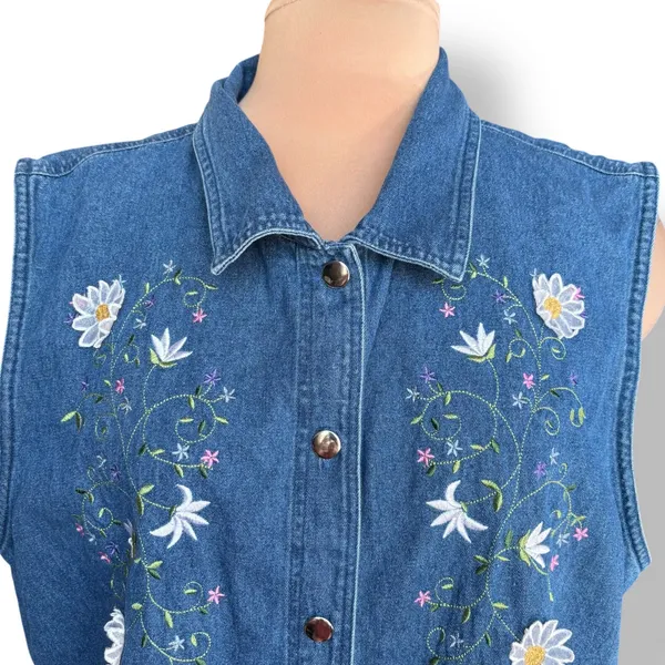Vintage 90s Embroidered Daisy Floral‎ Sleeveless Medium Wash Chambray Denim XL - Image 2