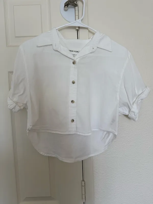 Aritzia cropped button up top - Image 3