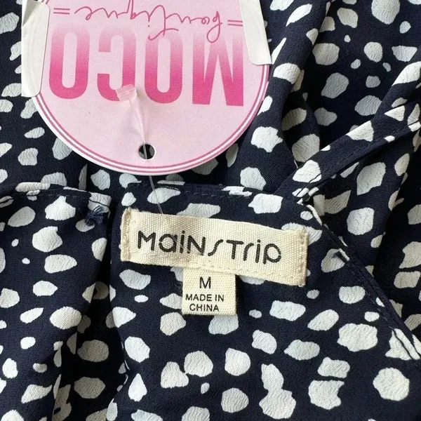 Main strip navy blue pebble romper with‎ pockets size medium - Image 9