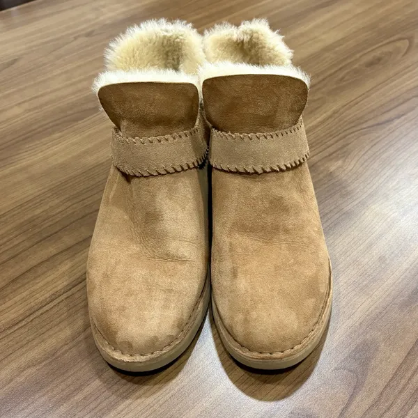 UGG McKay Chestnut Suede Shearling Ankle Boots Booties Women’s Size 9 EUC - Image 3