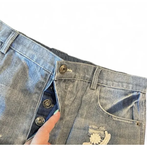 POL NWT $98 Denim Cut Off Shorts Distressed Floral Lace Appliqué Accents - Image 8