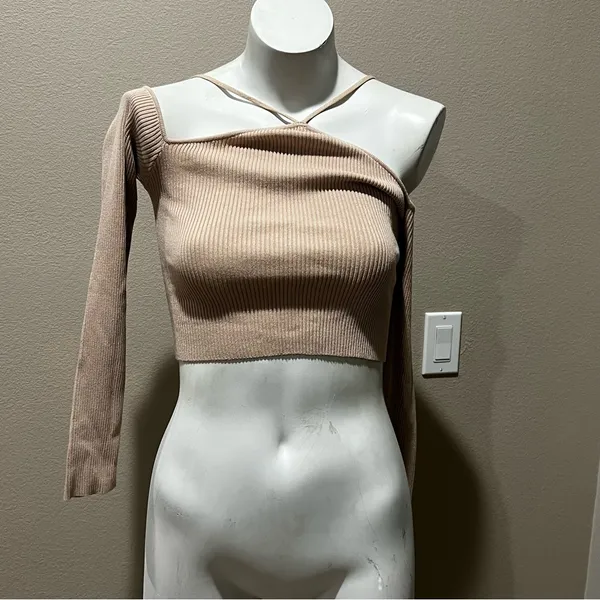 Melrose and Market Next at beige crop top - Image 3