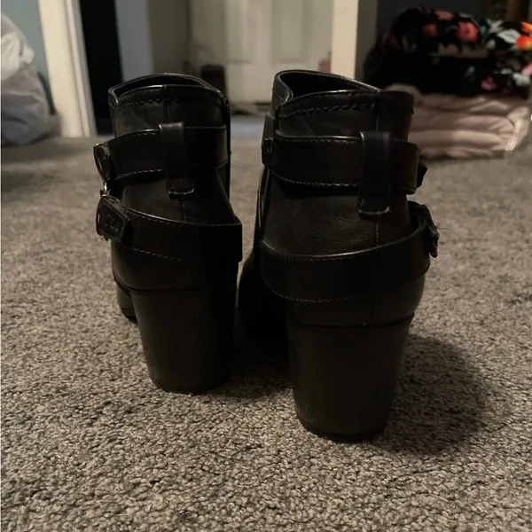 Hot tomato heeled booties Size 9 - Image 3