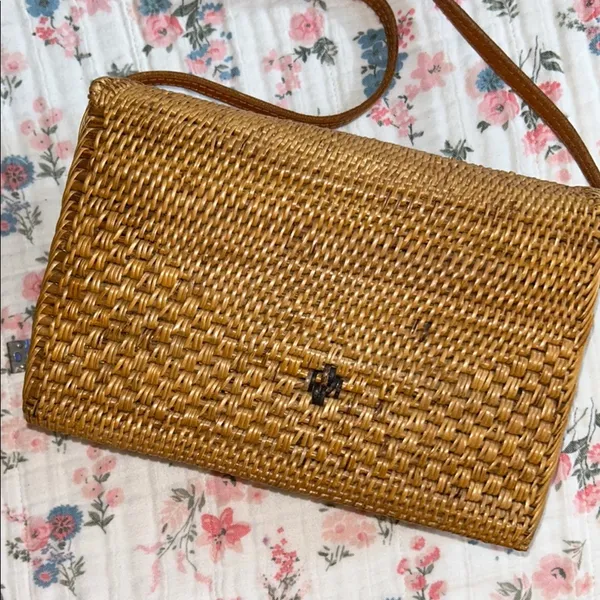 Vintage Tan Woven Shoulder Bag with Leather Strap - Image 11