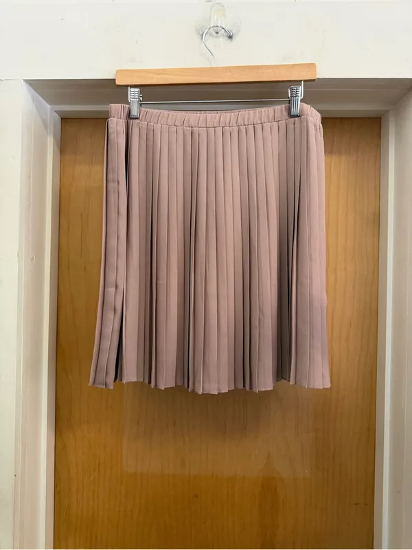 NWT! Max Studio Women’s Pleated Midi Skirt Blush Pink. Size: Large - Image 3