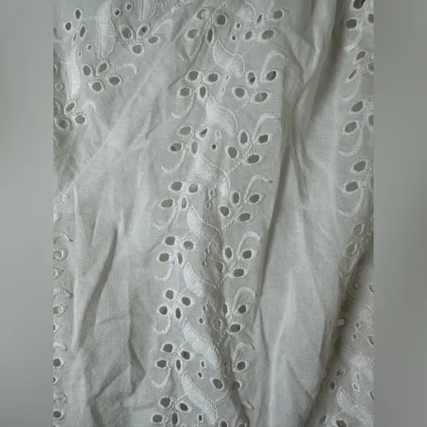 Urban Outfitters White Eyelet Button-Back Blouse Size‎ XS - Image 10