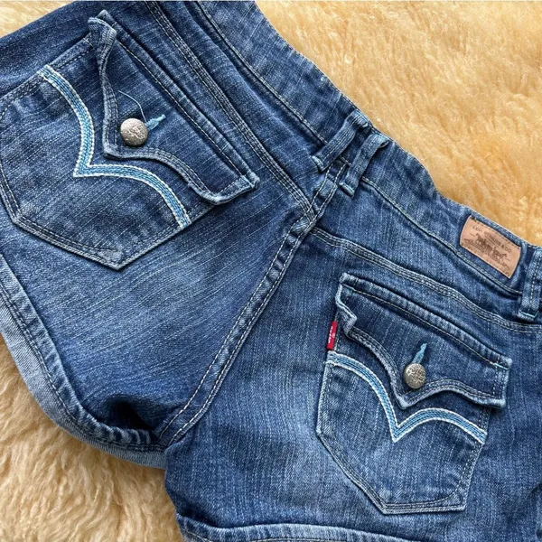 Levi's Blue Classic Jeans Comfortable Fit - Image 2