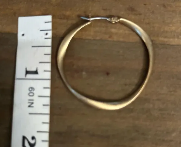 Gold tone hoop earrings - Image 5