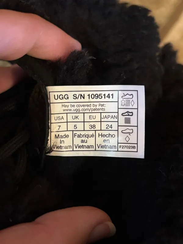 UGG women’s Adirondack III Boots sz 7 - Image 5