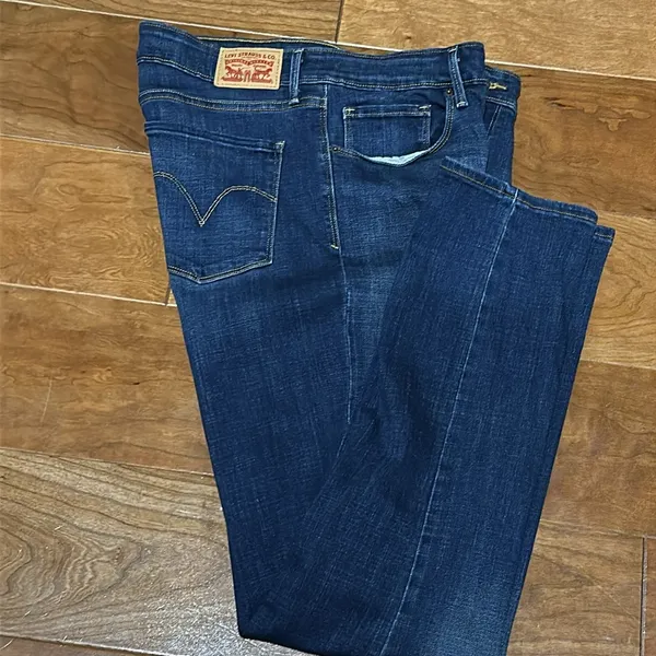 Levi’s Women blue five pocket jeans - Image 2
