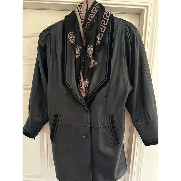 Vintage Leathertown Black Leather Coat Jacket Suede Inlay V-Back Size 38 S/M - Image 6