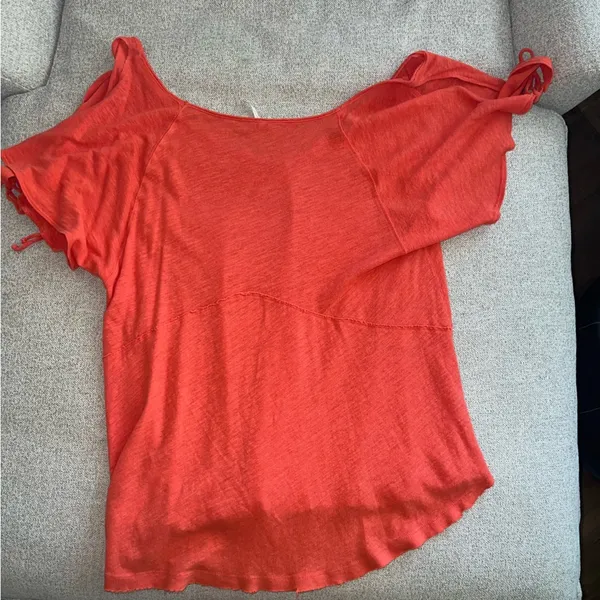 Free People Red Orange Flowy Top With Open Shoulders Size Large - Image 2