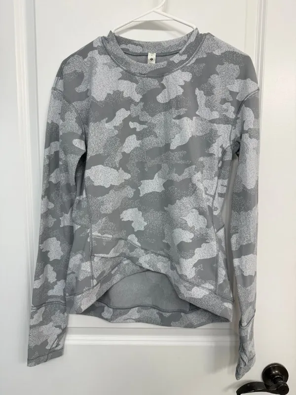 Lululemon Close to Crossing Rulu Camo Long Sleeve Running Top Size 8 - Image 3