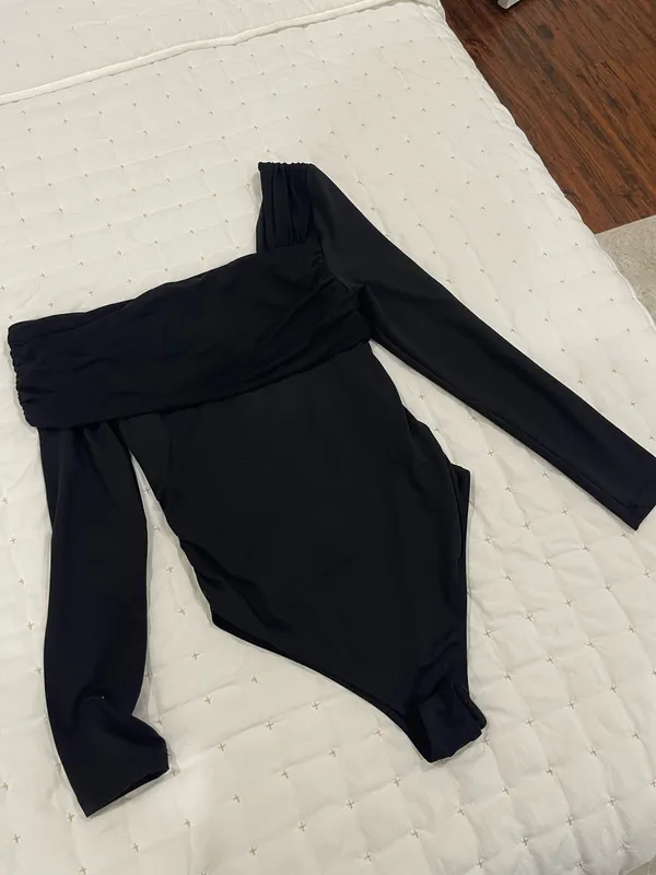 Off shoulder black top Size L - Image 3