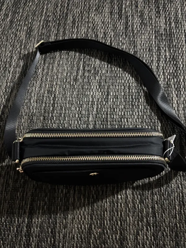 Lululemon Crossbody Camera Bag Black Gold NEW Sold Out - Image 3